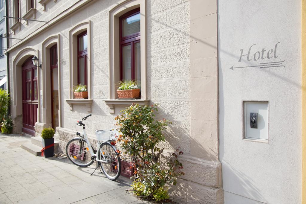 Hotel Garni Zum Hirschen Iphofen Bagian luar foto
